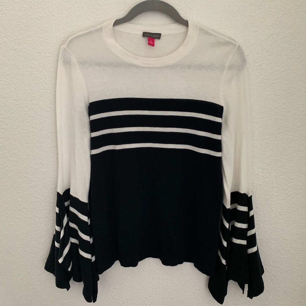 Vince Camuto. Black & White long sleeve. Size : S